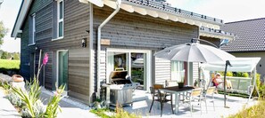 Outdoor dining - Black Forest Eco Chalet for 6 Guests (Seewald)