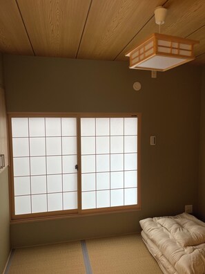 2 bedrooms, iron/ironing board, free WiFi, bed sheets - Clean, Tidy and Charming House. "Gamo4" Hidden Gem in Osaka, near Osaka Castle. (Osaka)