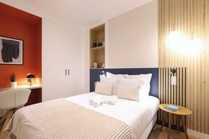 2 bedrooms, iron/ironing board, WiFi, bed sheets - Architect-designed apartment in the heart of Paris (Paris)