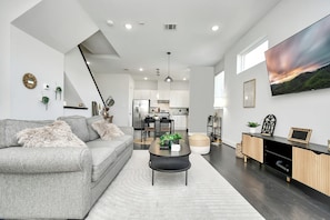 Smart TV - Central - King Bed - 300mbps WIFI - Garage (Houston)