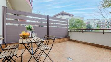 Comfort Apartment, Lanai, Courtyard View | Terrace/patio