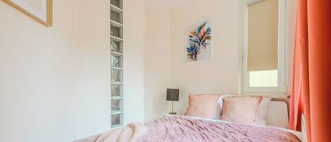 舒适公寓, 外廊, 庭院景观 | 2 多间卧室、遮光窗帘、熨斗/熨衣板、婴儿床