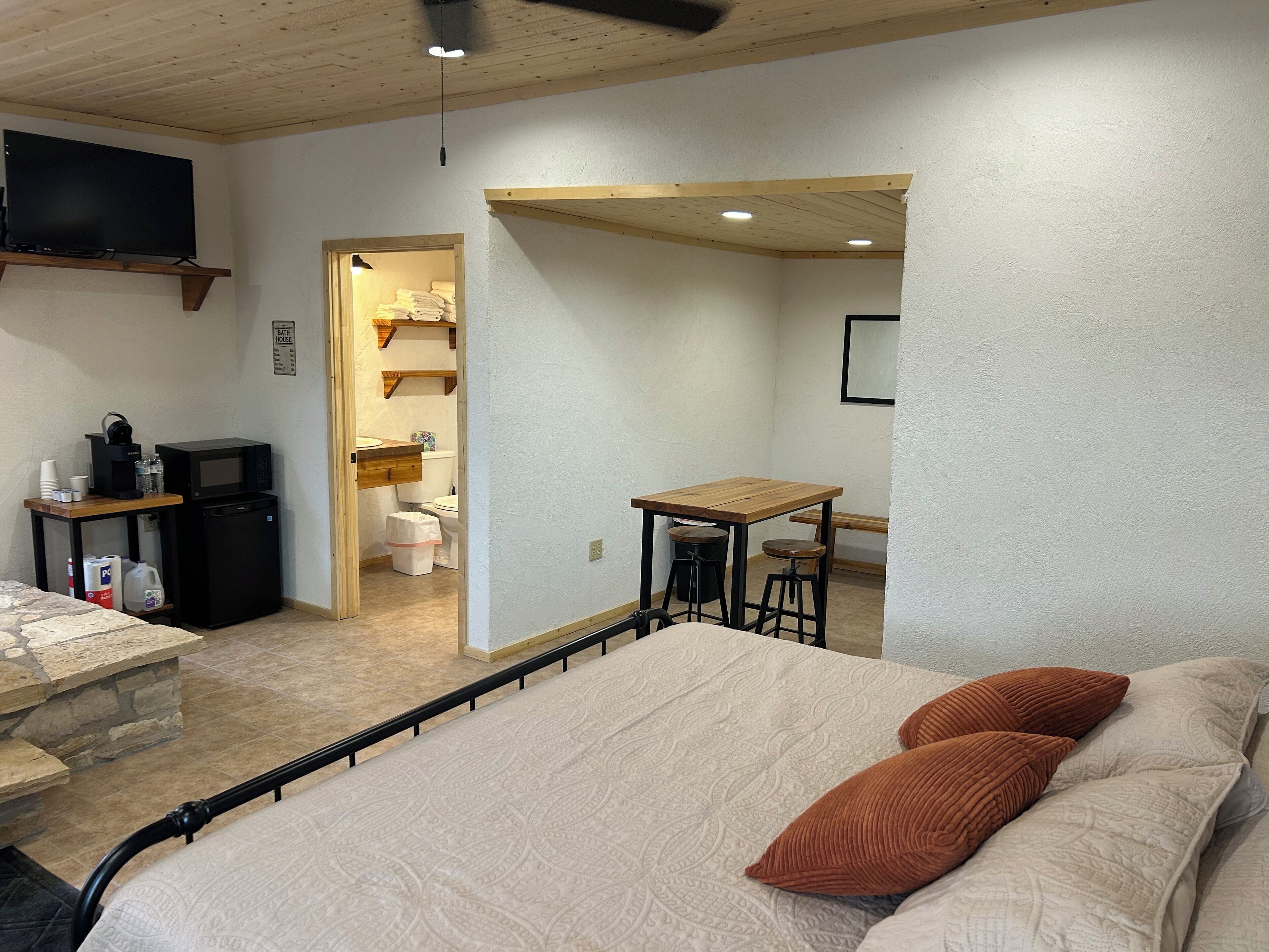 1 habitación, tabla de planchar con plancha, wifi y ropa de cama 