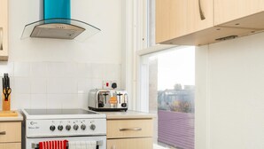 Een microgolfoven, een oven