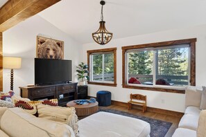 Smart TV, fireplace, video games - Washoe Way by AvantStay | Luxury Tahoe Retreat | A+ Location w/ Beach Access (Tahoe City)