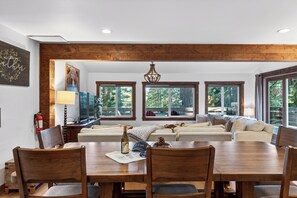 Interior - Washoe Way by AvantStay | Luxury Tahoe Retreat | A+ Location w/ Beach Access (Tahoe City)