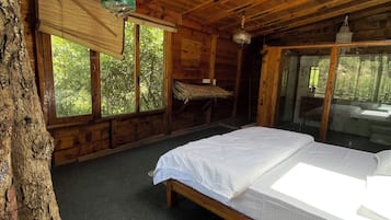 2 bedrooms, iron/ironing board, bed sheets