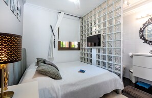 2 bedrooms, in-room safe, iron/ironing board, free WiFi