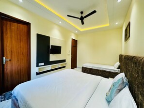 Deluxe Triple Room | Free WiFi - Amritsar Home Stay (Amritsar)