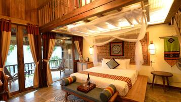 Habitación cuádruple Deluxe, 2 habitaciones, vistas a la montaña | Escritorio, espacio para trabajar con un portátil, wifi gratis