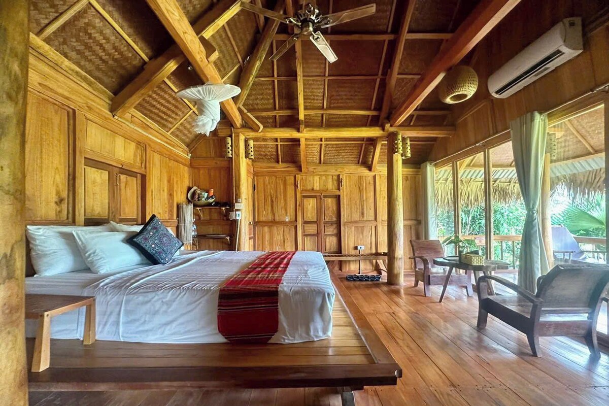 Chalet, Mountain View | Desk, laptop workspace, WiFi (free), bed sheets