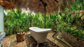 Premium Double or Twin Room | Bathroom | Hair dryer, slippers, bidet, towels