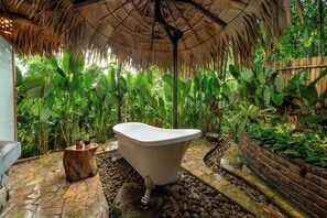 Premium Double or Twin Room | Bathroom | Hair dryer, slippers, bidet, towels