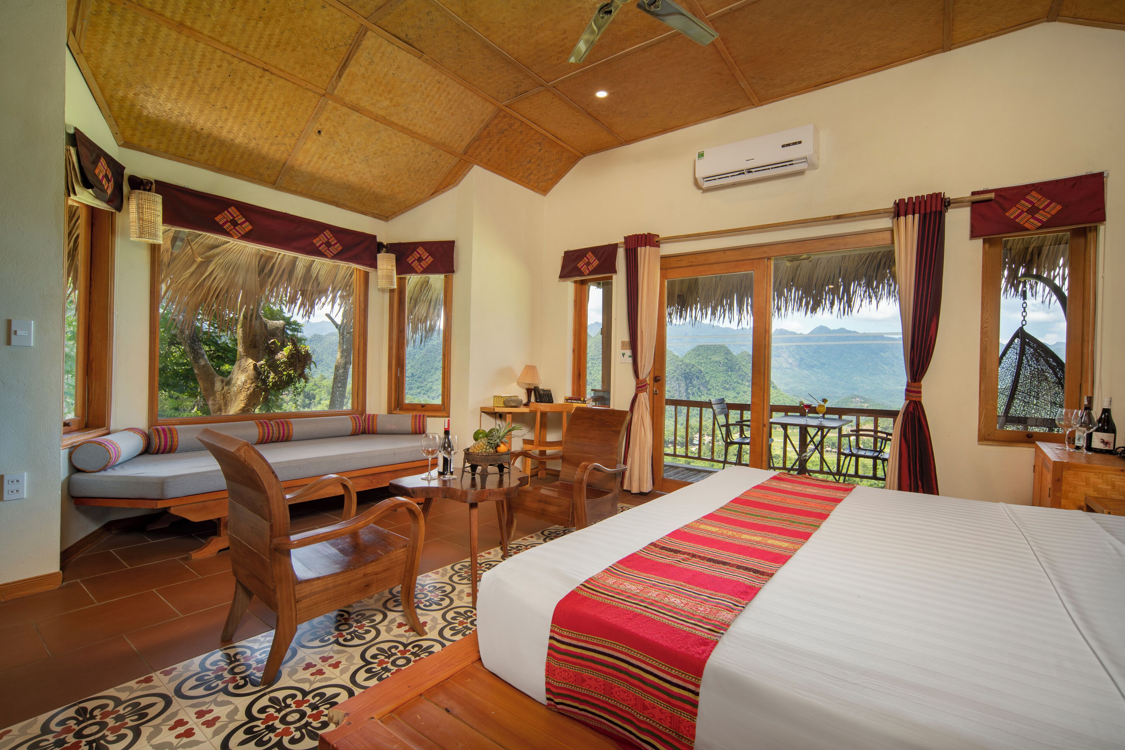 尊荣双人房或双床房 | 办公桌、笔记本电脑工作区、免费 WiFi、床单