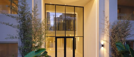 تفاصيل الفندق من الخارج