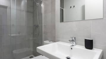 Habitación doble superior, baño en la habitación | Baño
