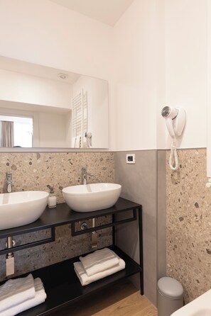 Bathroom - Tiburtina 86 Luxury Suites (Rome)