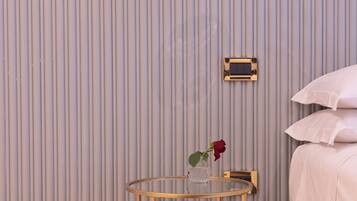 Camera Deluxe Tripla KingSize T4 | Zimmersafe, Schreibtisch, Verdunkelungsvorhänge, Bügeleisen/Bügelbrett