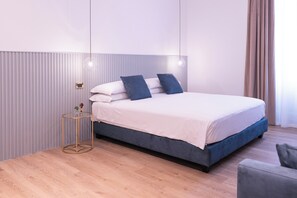 In-room safe, desk, blackout curtains, iron/ironing board - Tiburtina 86 Luxury Suites (Rome)