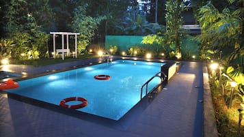 Udendørs pool