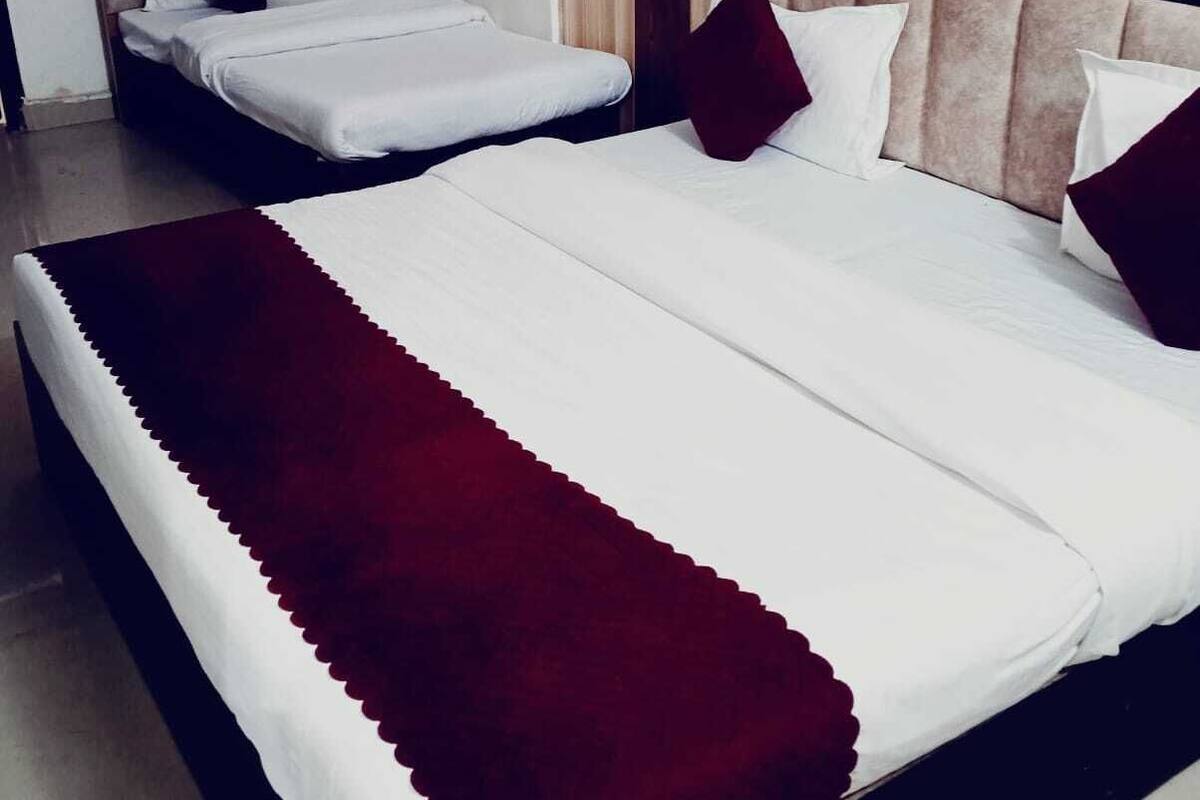 经济三人房 | 笔记本电脑工作区、隔音、熨斗/熨衣板、免费 WiFi