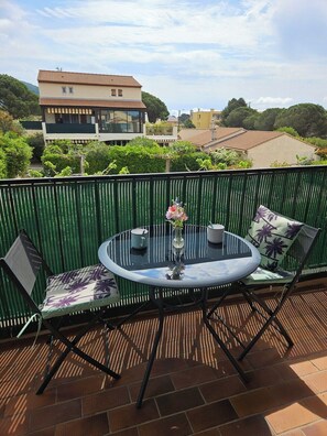 Outdoor dining - Escape in Carqueiranne - Animal ok & terrace (Carqueiranne)
