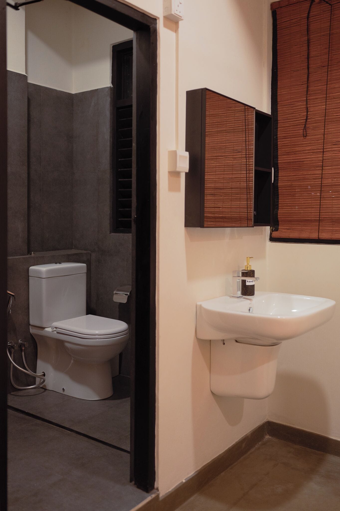 经济双人房 | 浴室 | 淋浴设施、大花洒淋浴喷头、坐浴桶、毛巾