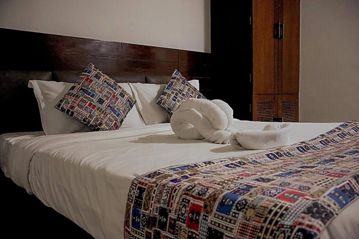 Desk, laptop workspace, soundproofing, rollaway beds