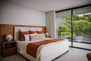 3 عدّة غرف نوم ومكواة/لوح كي وواي فاي وملاءات أسرّة