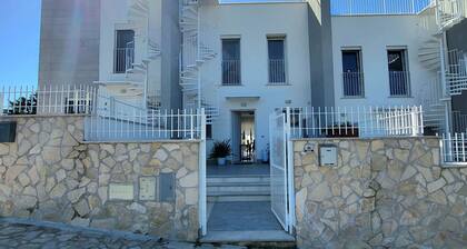 Villino Andromeda, detached solution in Gaeta in private park.