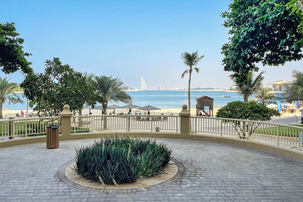 On the beach, 5 beach bars