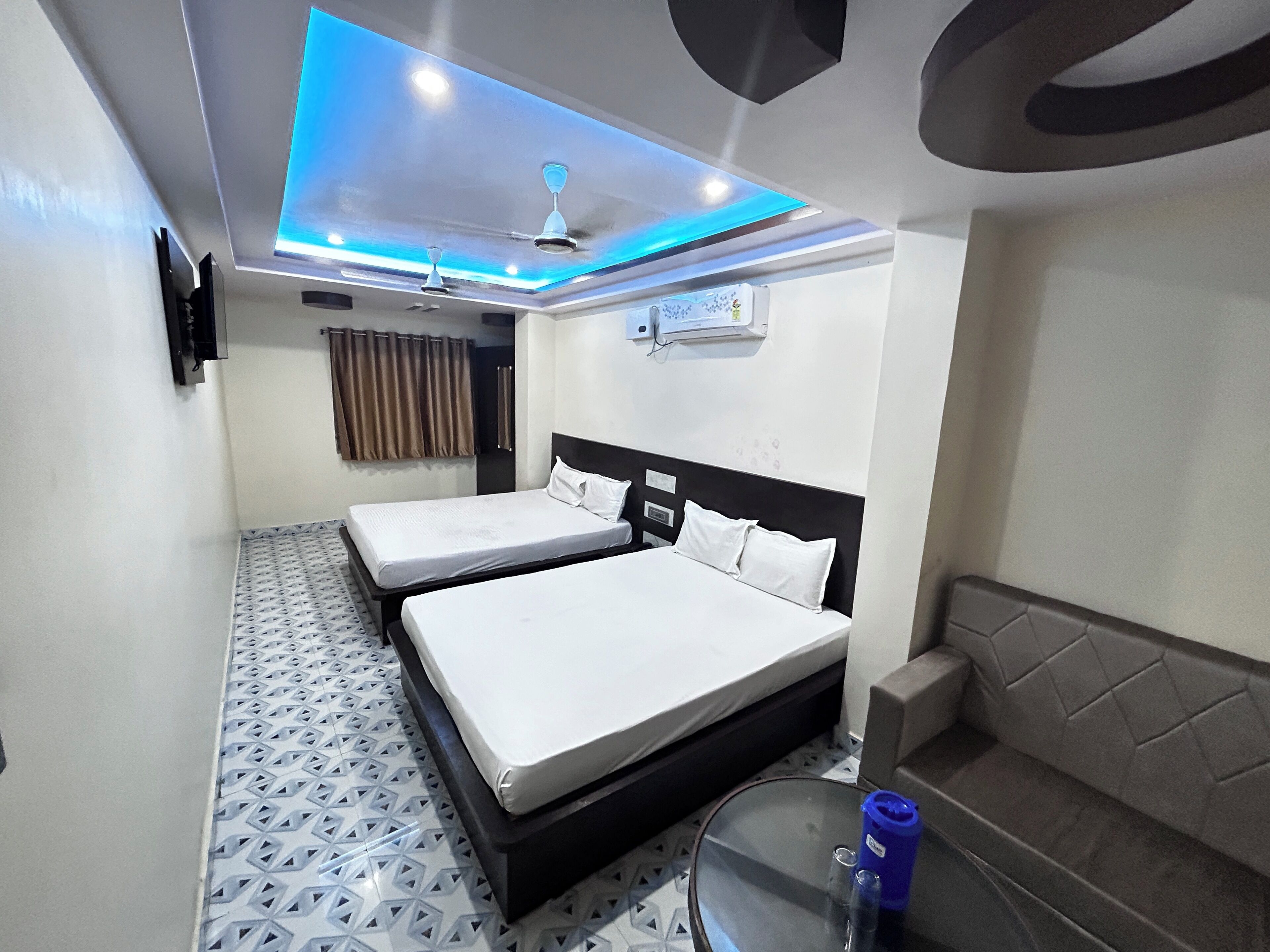 Family Double or Twin Room | In-room safe, desk, laptop workspace, blackout drapes