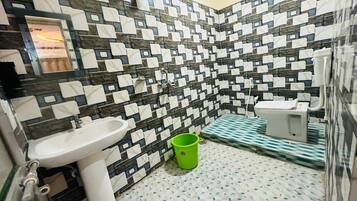 Standard Double Room, Non Smoking | Bathroom | Shower, free toiletries, slippers, towels