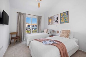 2 bedrooms, free WiFi, bed sheets - Chic Oasis Poolside Residence by Nomads (Paphos)