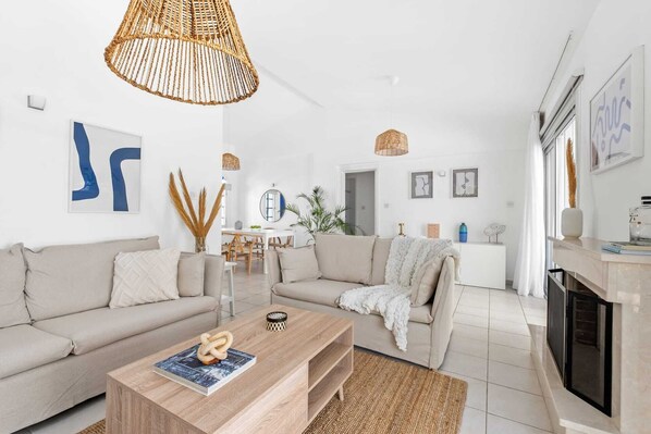 智能电视、壁炉