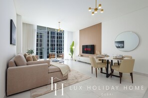 Interior - LUX | 2BR Lagoon View – District One, 10–15 min Burj Khalifa (Dubai)