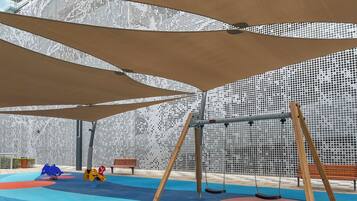 Tempat bermain anak - outdoor