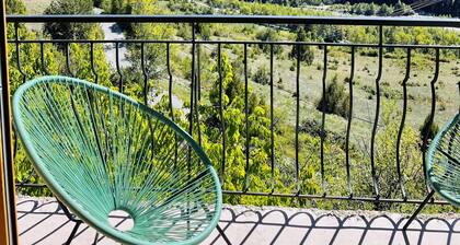 Mountain house with breathtaking view of the Guil river