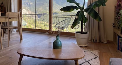 Mountain house with breathtaking view of the Guil river