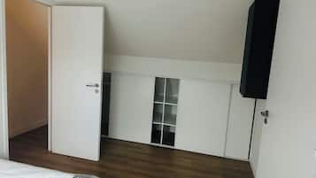2 bedrooms, bed sheets