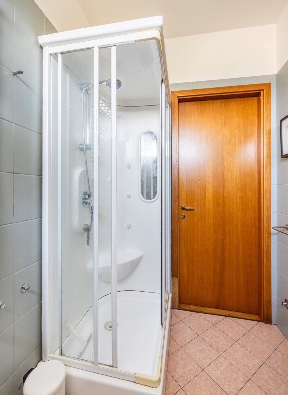 Doccia, asciugacapelli, bidet, asciugamani