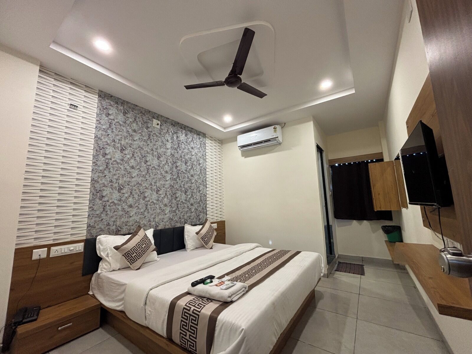 豪華雙人房, 城市景觀 | 低過敏寢具、書桌、折疊床/加床、免費無線上網