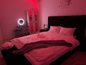 2 bedrooms, iron/ironing board, WiFi, bed sheets - House of Roses An Oasis of Charm in Galati (Costi)