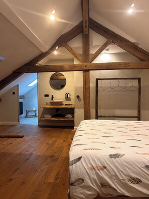 4 bedrooms, WiFi, bed sheets