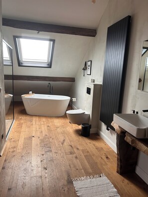 Hair dryer, towels, soap, shampoo - Old school transformed into cozy vacation home for the whole family (Tohogne)