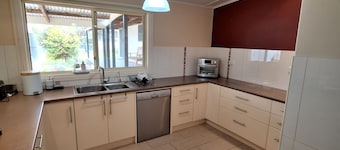 Family Getaway - Cosy Retreat On Yorke with 10 Mins to Beach  