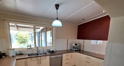 Family Getaway - Cosy Retreat On Yorke with 10 Mins to Beach