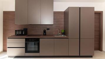 Superior House, 3 Bedrooms | Private kitchen | Fridge, microwave, oven, stovetop