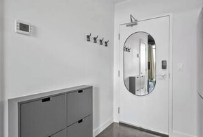 Interior - "Nova" Bright Studio |Sofa Bed |Mins to Saddledome (Calgary)