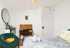 2 chambres, fer et planche à repasser, Wi-Fi, draps fournis